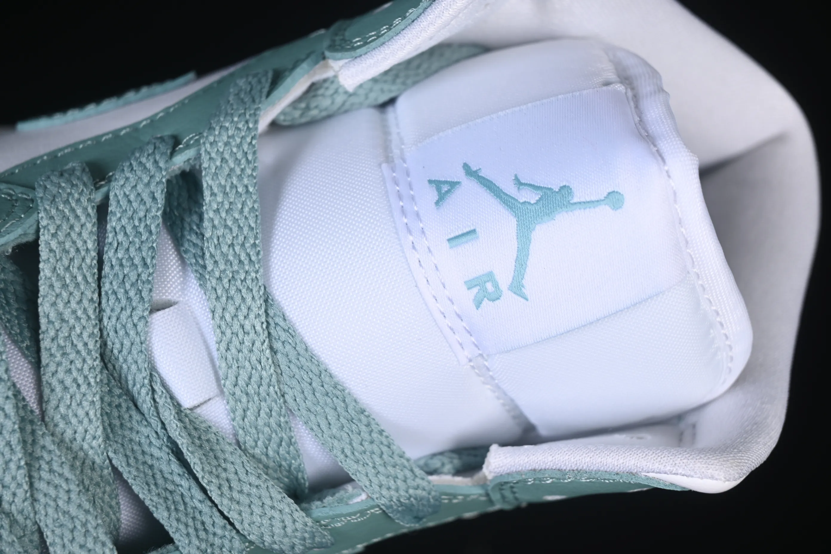 All categories Air Jordan Jordan series basketball shoes Air Jordan 1 Mid G version pure original Air Jordan 1 Mid "Jade Smoke" AJ1 Joe 1 smoke gray jade BQ6472-138